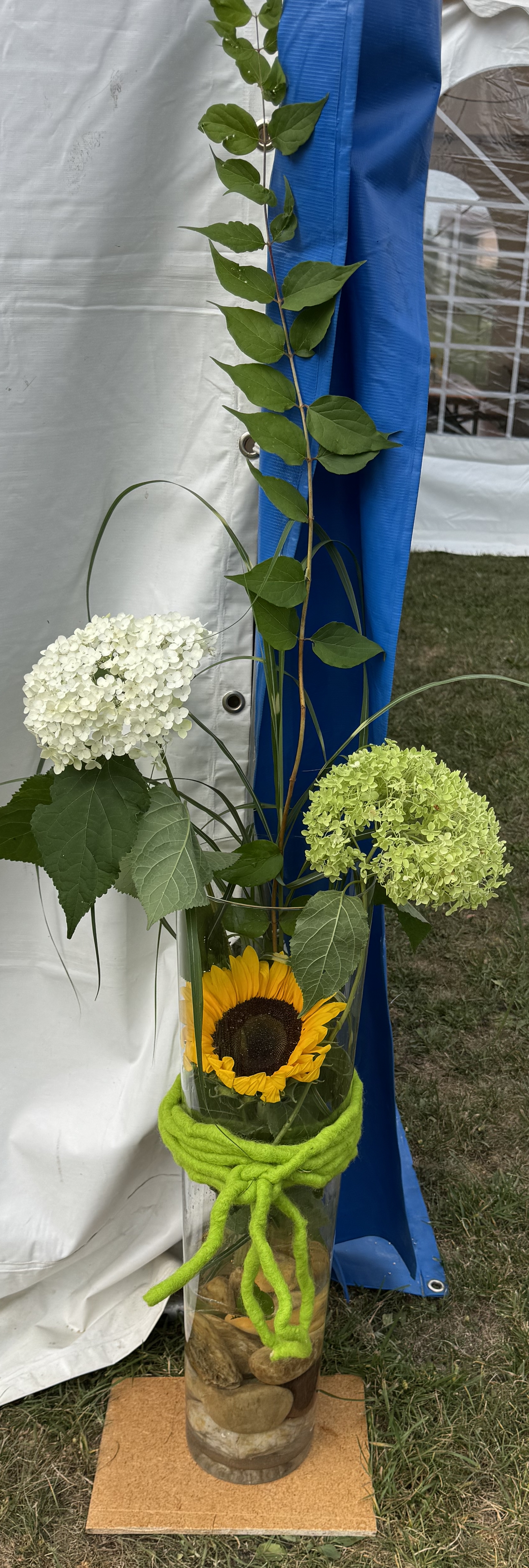 Der Altar mit dem Blumenteppich